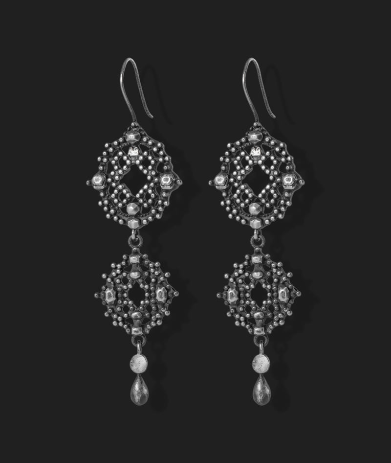 Form Bloom earrings