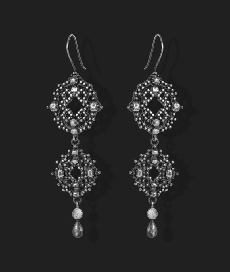 Form Bloom earrings