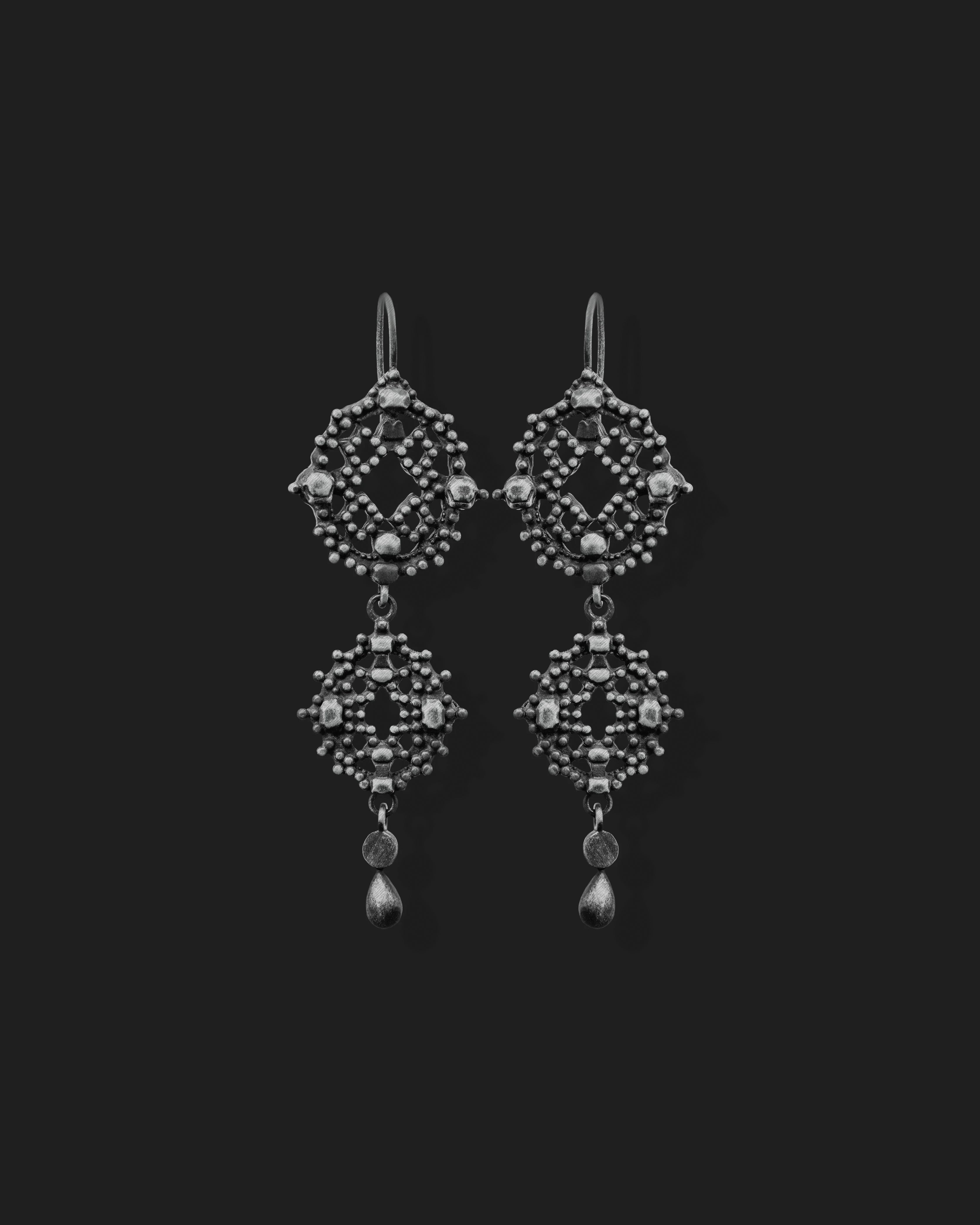 Form Bloom earrings